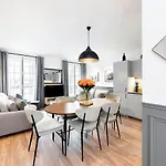 Livinparis - Luxury 2 Bedrooms Centre Pompidou